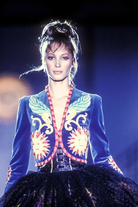 gianni versace autumn winter 1992 1993|versace runway fashion.